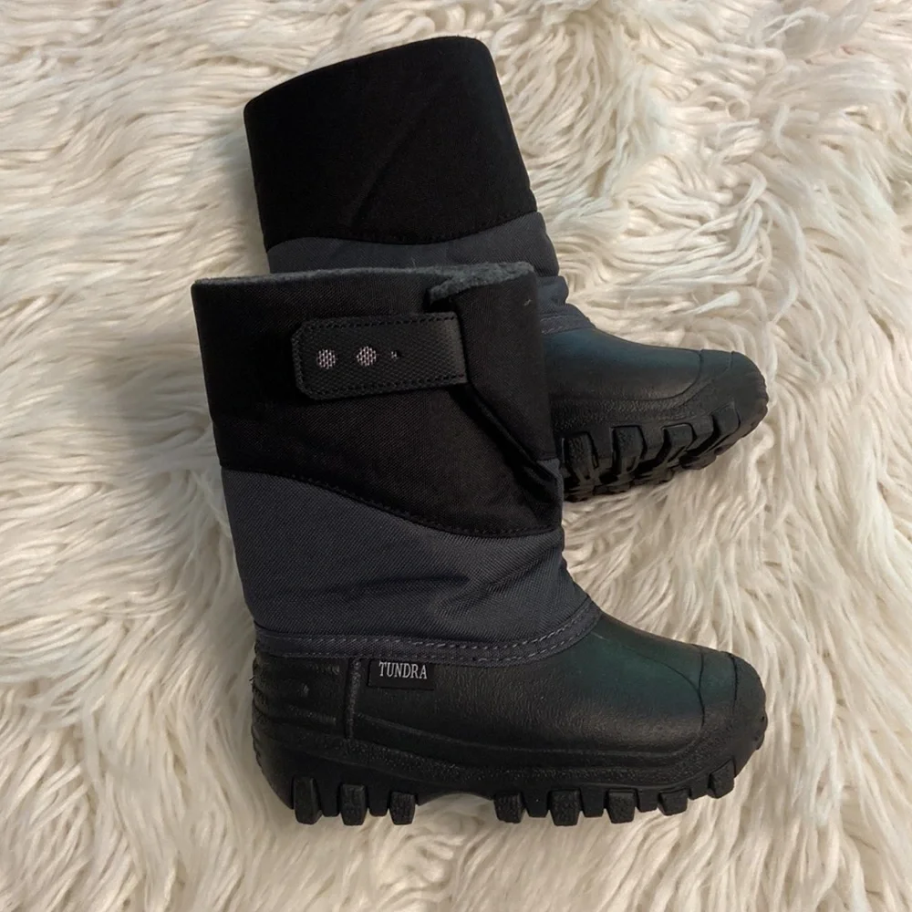 TUNDRA Kid Boots size 11 BNWOT color black and gray made in Canada